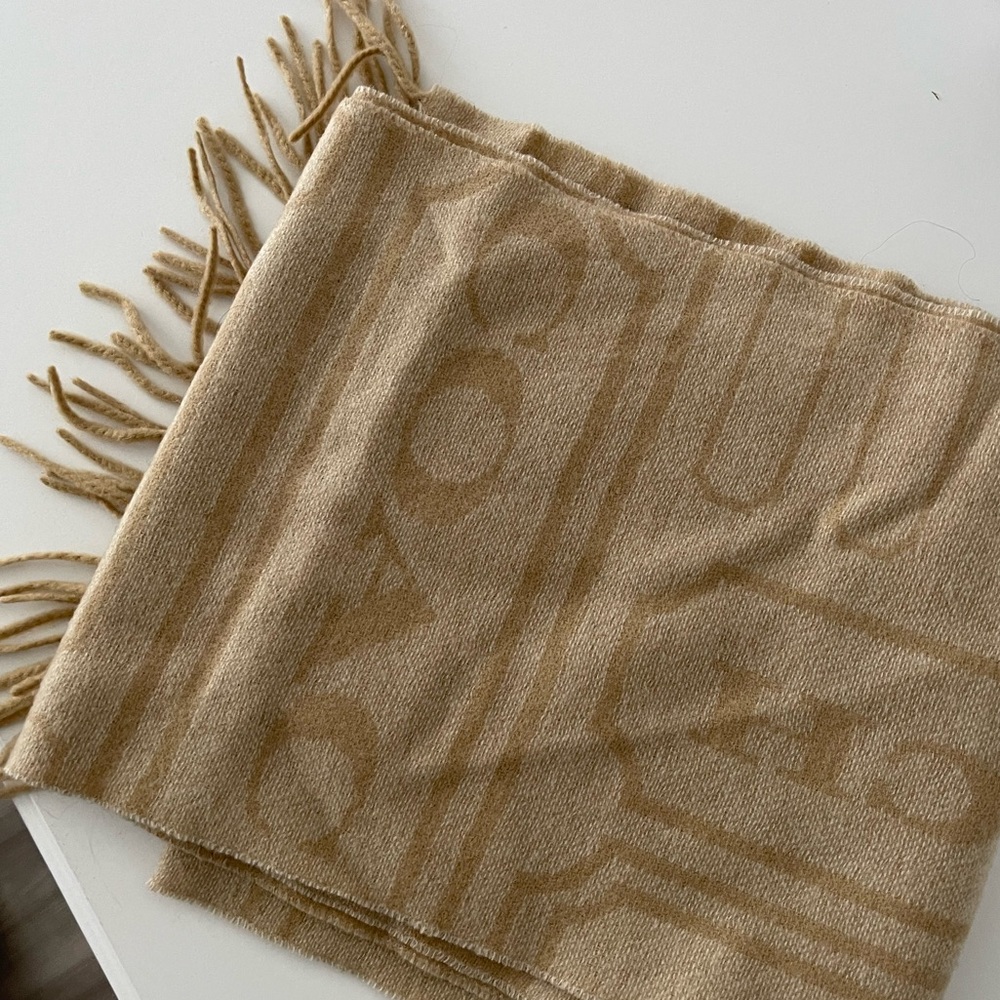 Coach Scarf - Picture 1 of 1